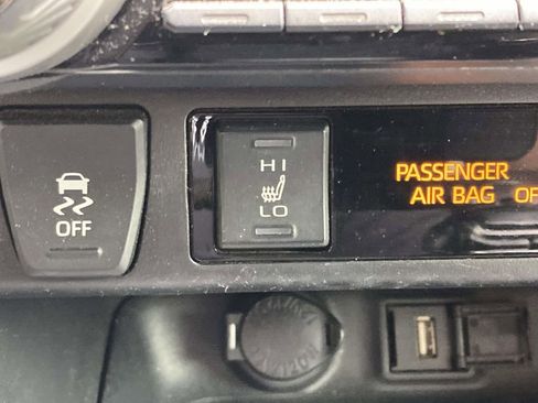 Used 2020 Toyota RAV4 XLE Premium FWD image 15