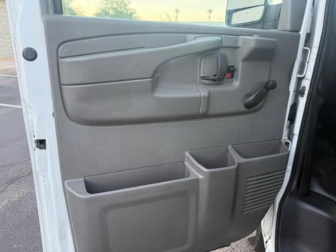 Used 2013 Chevrolet Express 2500 RWD image 11