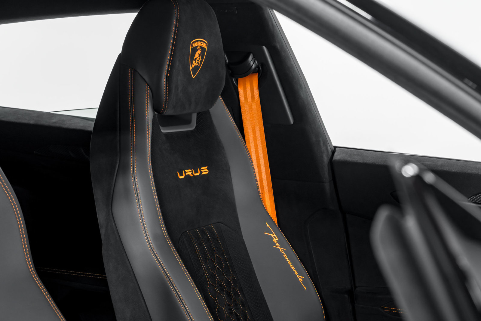 Used 2024 Lamborghini Urus Performante AWD/4WD image 39
