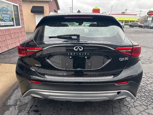 Used 2018 INFINITI QX30 AWD w/ Cafe Teak Theme Package image 4
