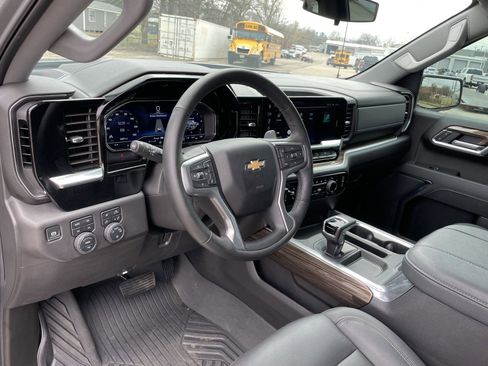 Used 2025 Chevrolet Silverado 1500 LT image 12