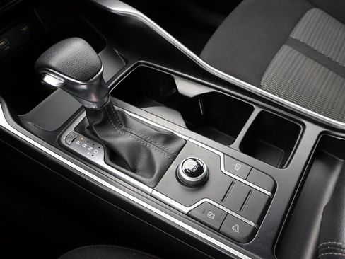 Used 2022 Kia Sorento LX image 9