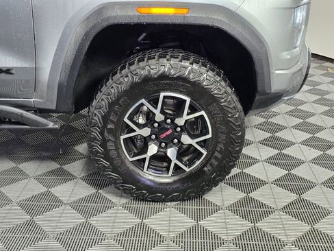 Used 2023 GMC Canyon AT4X image 9