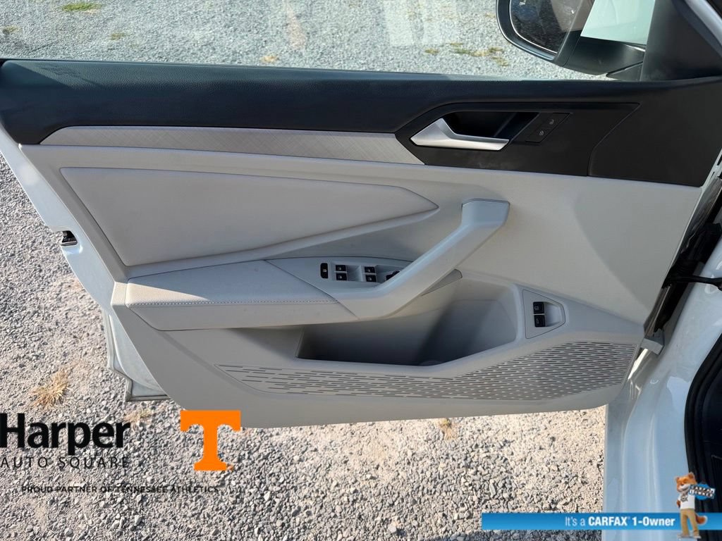 Used 2024 Volkswagen Jetta SE w/ Panoramic Sunroof Package FWD image 18