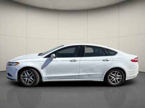 Used 2016 Ford Fusion SE image 4