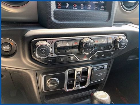 Used 2021 Jeep Gladiator Sport AWD/4WD image 16