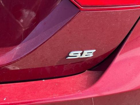 Certified 2018 Toyota Camry SE w/ Moonroof Package image 7