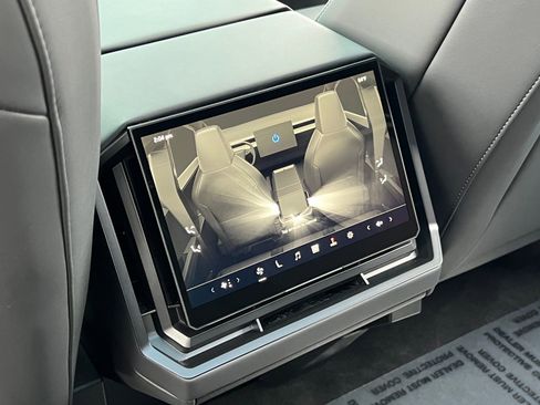 Used 2024 Tesla Cybertruck AWD Crew Cab image 21
