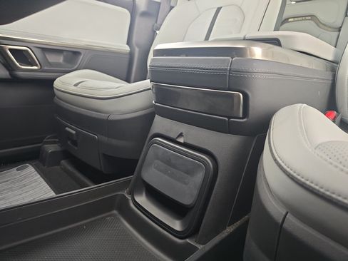 Used 2023 Rivian R1S Adventure AWD/4WD image 33