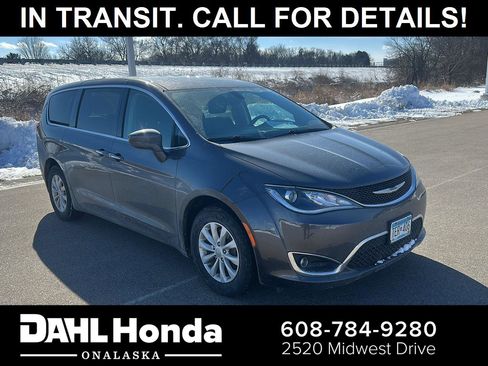 Used 2019 Chrysler Pacifica Touring Plus w/ Cold Weather Group image 1