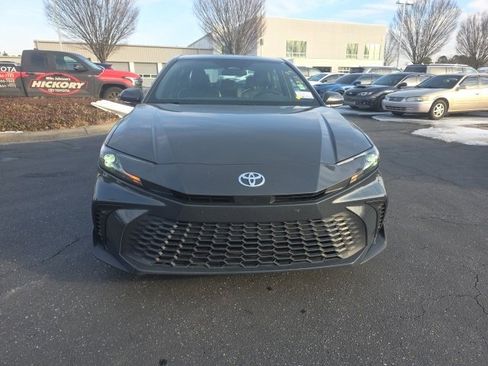 Used 2025 Toyota Camry SE image 2