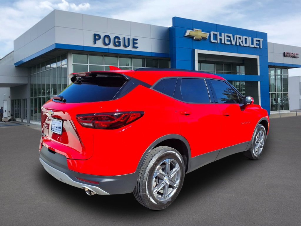 Used 2023 Chevrolet Blazer LT FWD image 2