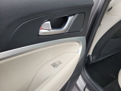 Used 2025 Genesis G70 2.5T image 13