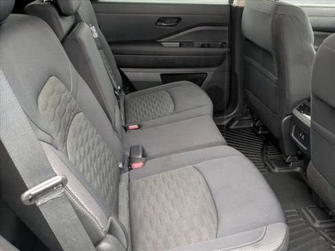 Used 2025 Nissan Pathfinder SV FWD image 18