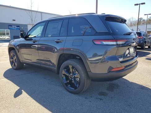 New 2025 Jeep Grand Cherokee Limited w/ Black Appearance Package image 4