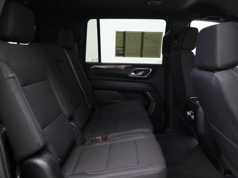 Used 2024 GMC Yukon XL SLE w/ Gmc Pro Safety Plus Package RWD image 36
