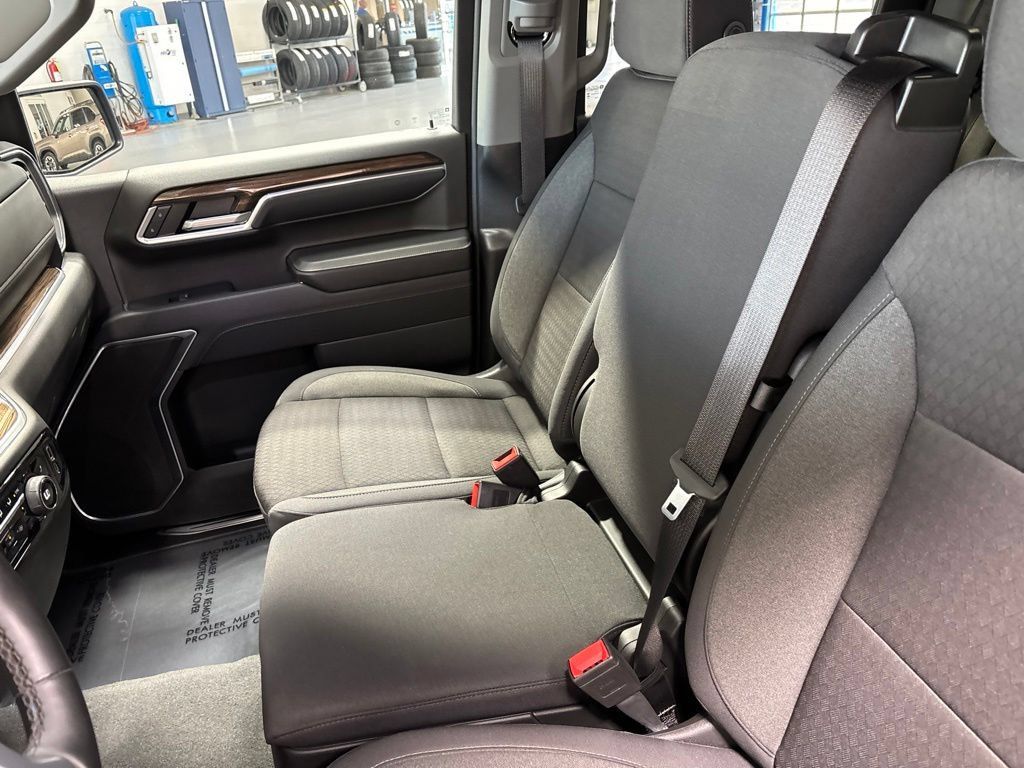 Used 2024 Chevrolet Silverado 1500 LT AWD/4WD image 26