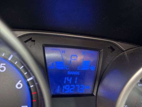 Used 2010 Hyundai Tucson GLS image 12