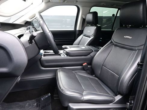 Used 2025 Ford Expedition Max Platinum AWD/4WD image 9
