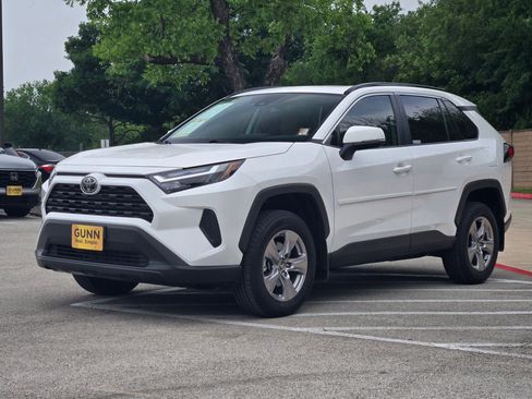 Used 2025 Toyota RAV4 XLE w/ Convenience Package FWD image 7