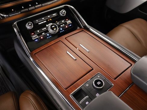 Certified 2023 Lincoln Navigator L Reserve image 9