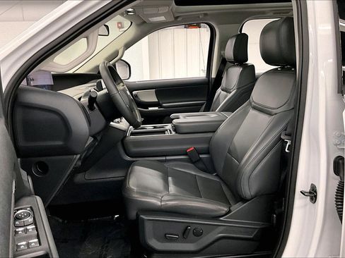 Used 2025 Ford Expedition Active AWD/4WD image 25