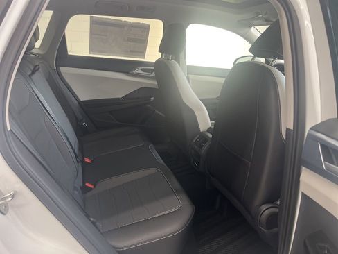 New 2026 Volkswagen Taos SE AWD/4WD image 31
