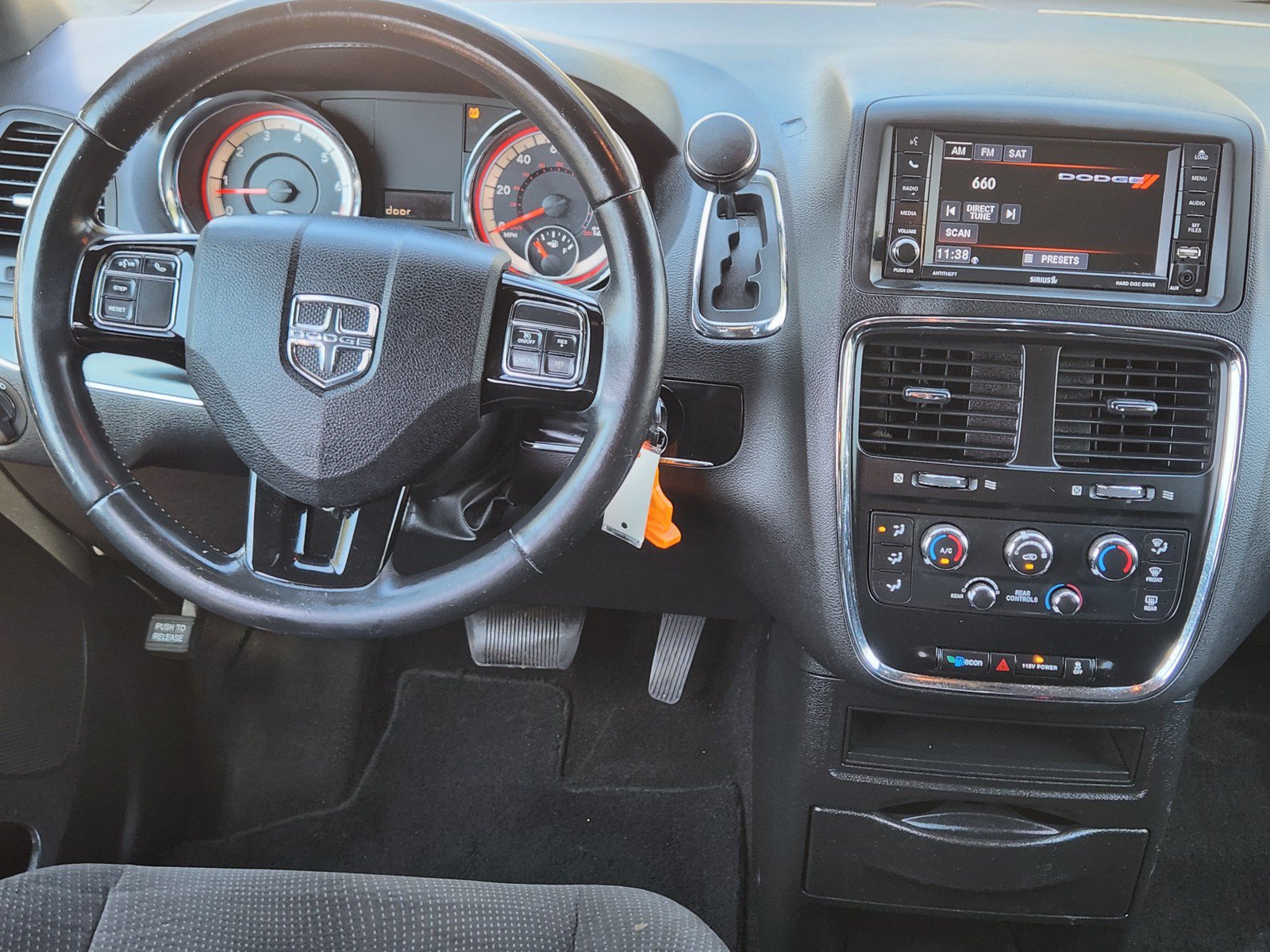 Used 2018 Dodge Grand Caravan SE FWD image 9