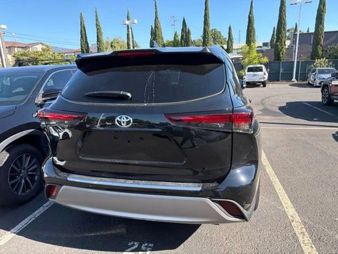 Used 2024 Toyota Highlander Platinum AWD/4WD image 14