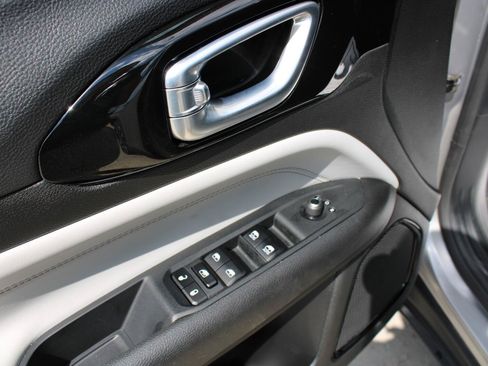 Used 2023 Jeep Compass Limited AWD/4WD image 11