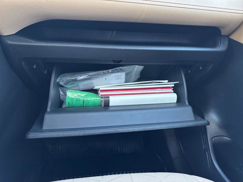 Used 2022 Toyota RAV4 XLE image 32