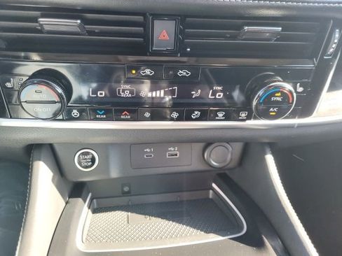 Certified 2021 Nissan Rogue Platinum image 18