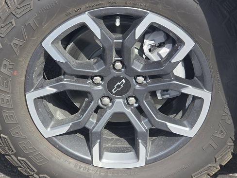 New 2026 Chevrolet Equinox ACTIV FWD image 11