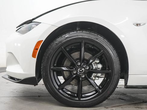 Used 2023 MAZDA MX-5 Miata Club w/ Appearance Package RWD image 27