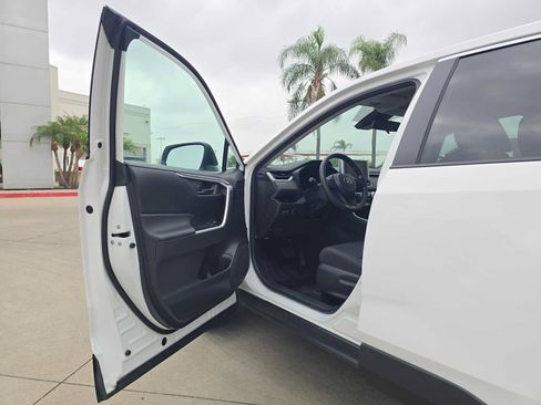Certified 2025 Toyota RAV4 LE FWD image 21