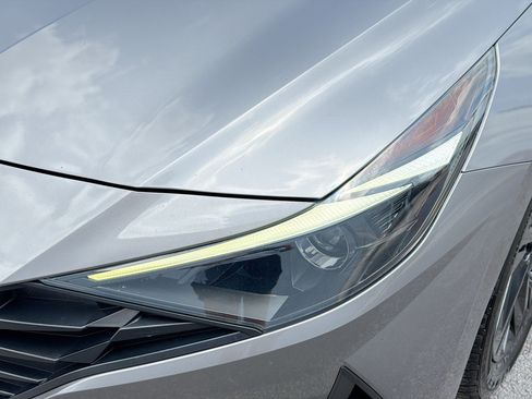 Used 2022 Hyundai Elantra SEL FWD image 9