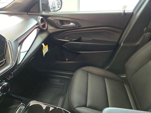 New 2025 Chevrolet Trax RS w/ Sunroof Package image 7