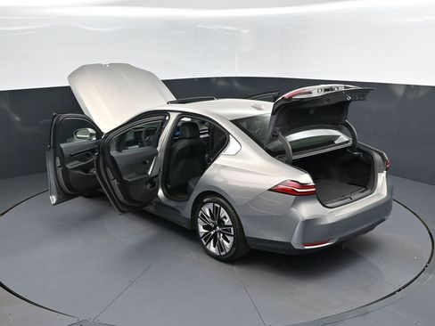 Certified 2024 BMW 530i 530i image 2