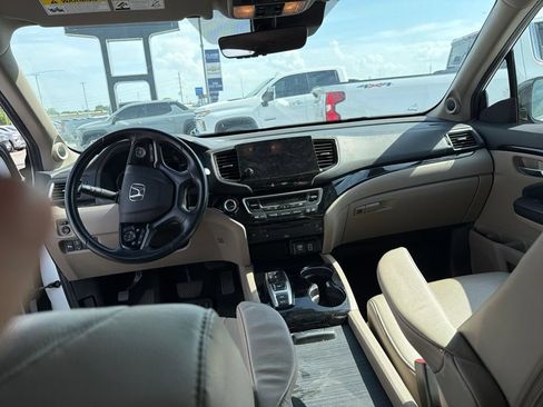 Used 2021 Honda Pilot Touring image 6