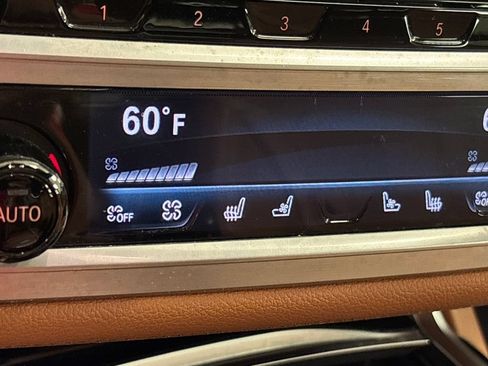 Used 2018 BMW 740i xDrive AWD/4WD image 40