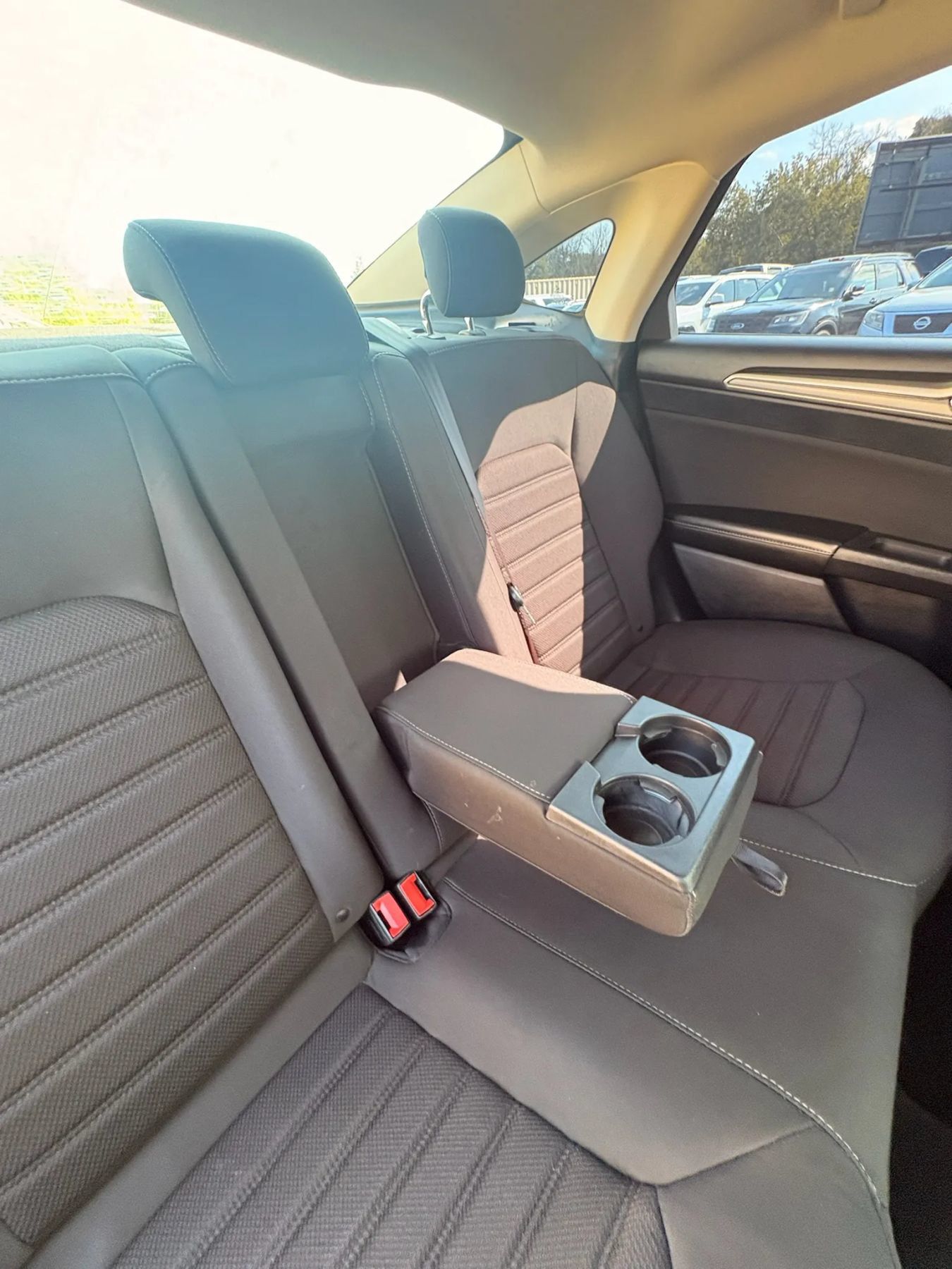Used 2020 Ford Fusion SE FWD image 28