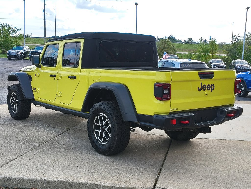 Used 2024 Jeep Gladiator Rubicon w/ Technology Group AWD/4WD image 30