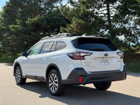 Used 2021 Subaru Outback Premium AWD/4WD image 5