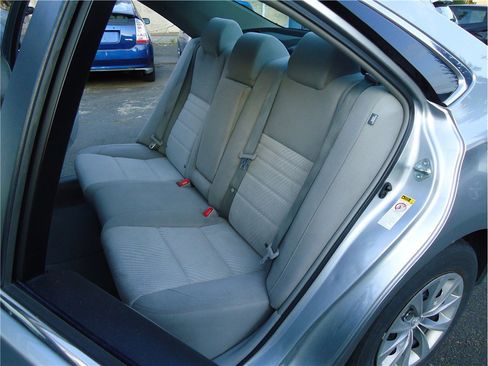 Used 2015 Toyota Camry LE FWD image 12