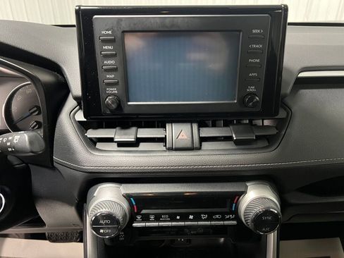 Used 2019 Toyota RAV4 LE image 8