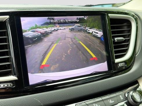 Used 2023 Chrysler Pacifica Touring-L FWD image 18