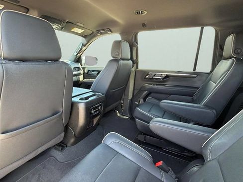 Certified 2025 Chevrolet Suburban Premier RWD image 28