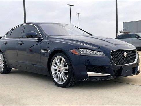Used 2019 Jaguar XF Prestige image 3