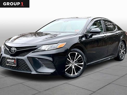 Used 2019 Toyota Camry SE image 1