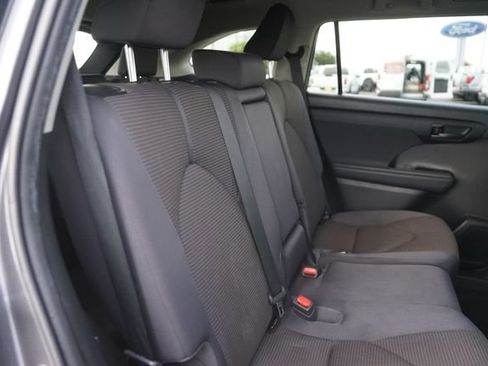 Used 2021 Toyota Highlander L FWD image 16